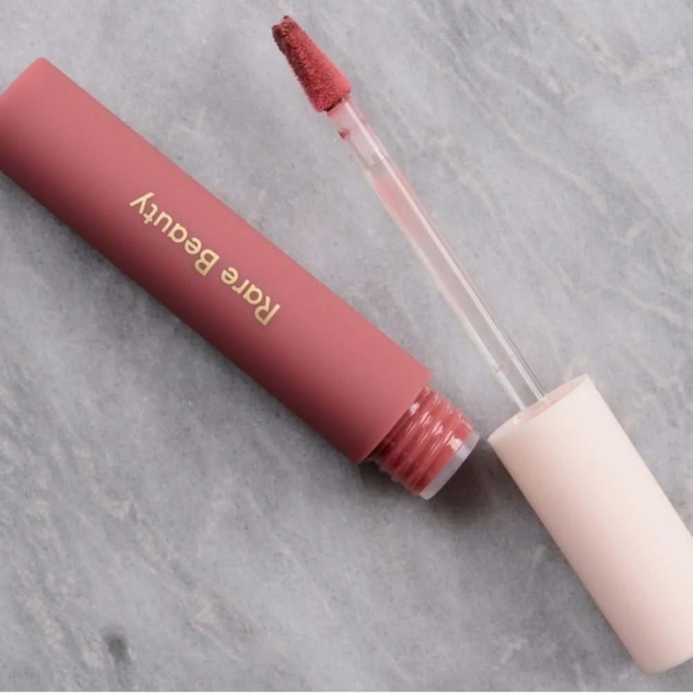 RARE BEAUTY LIP SOUFFLE MATTE CREAM LIPSTICK - COURAGE COLOR